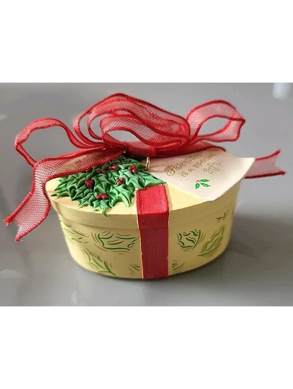 Vtg Hallmark Christmas Ornament 2004 Gift Box Friendship Opens Message Insid EUC